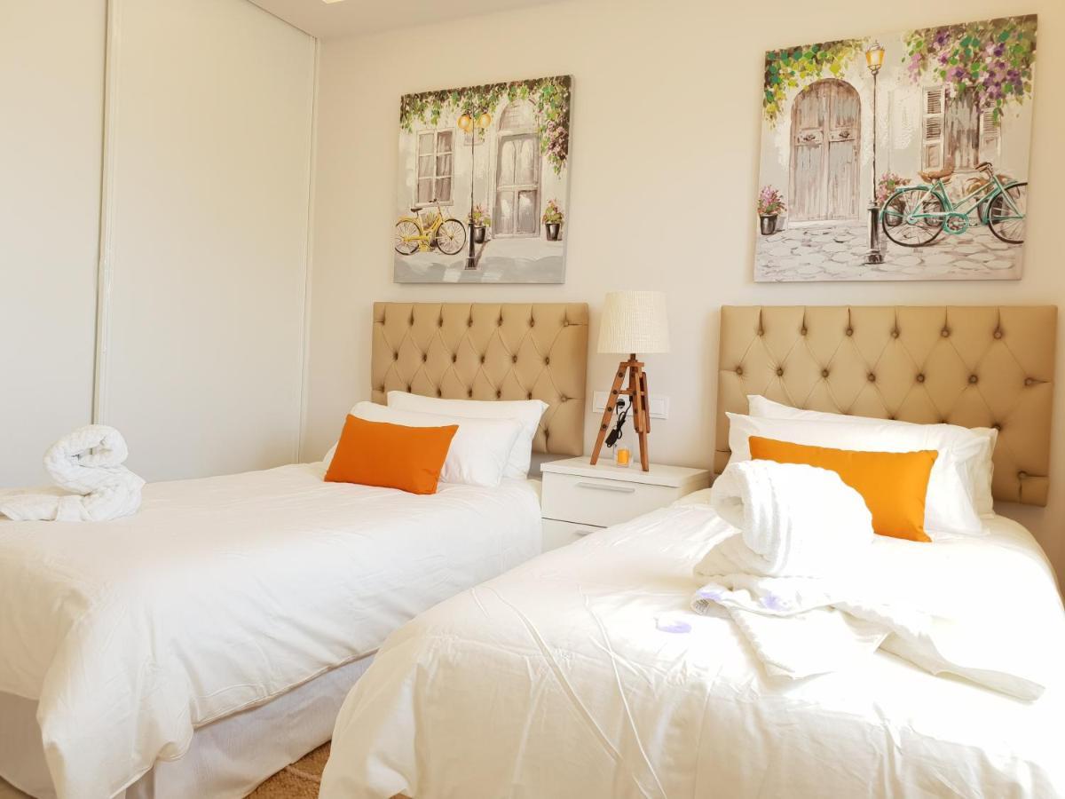 Fantastic Apartment In Front Of The Sea & Marina إِستيبونا المظهر الخارجي الصورة